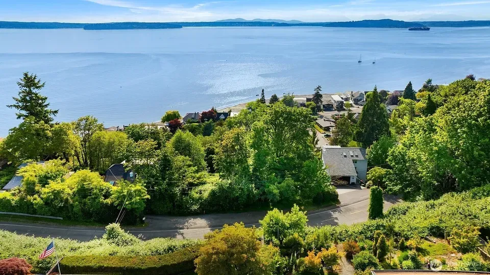 3 Bed 2 Bath Modern Contemporary Residence in Seattle, WA - 4