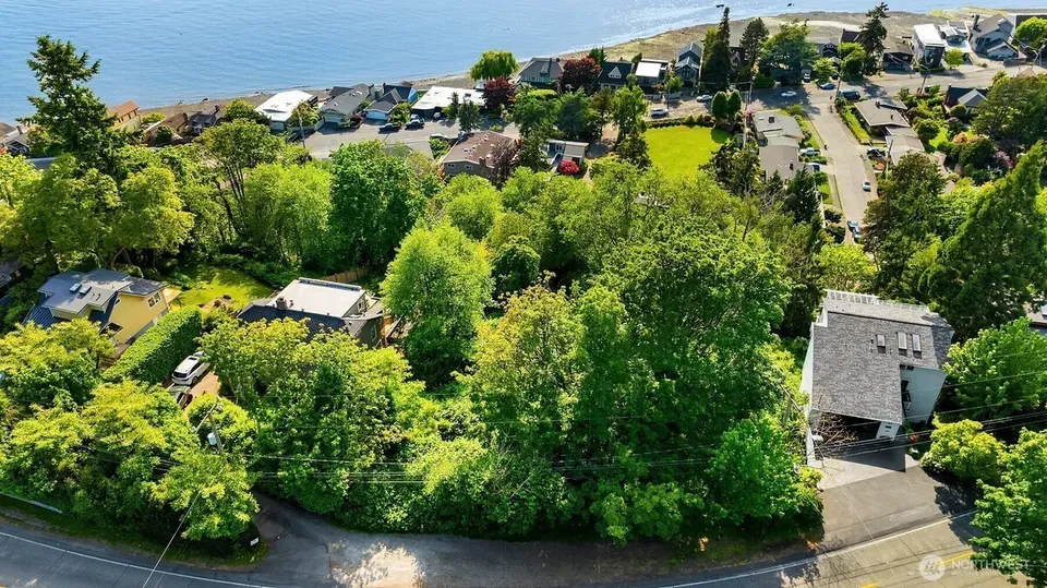 3 Bed 2 Bath Modern Contemporary Residence in Seattle, WA - 5
