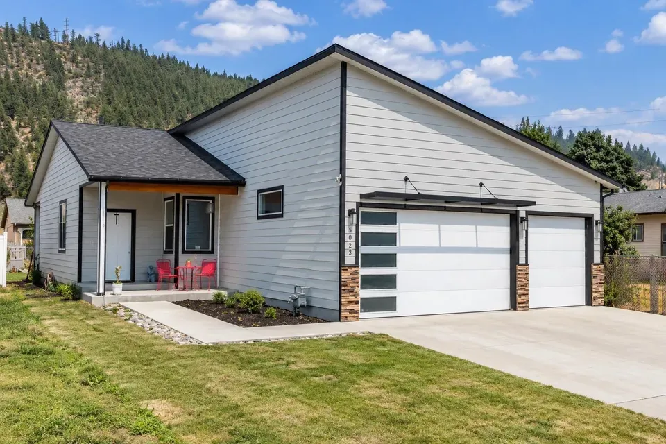 3 Bed 2 Bath Modern Contemporary Residence in Spokane, WA