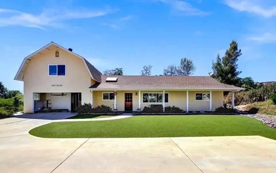 3 Bed 2 Bath Modern Contemporary Residence in Temecula, CA