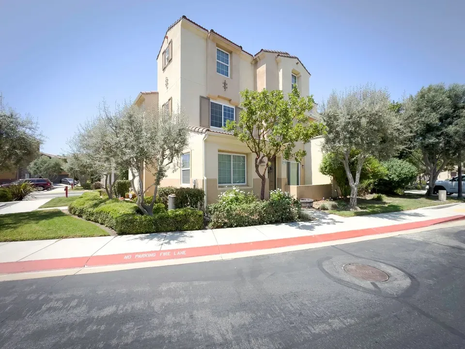 3 Bed 2 Bath Modern Contemporary Residence in Temecula, CA - 1