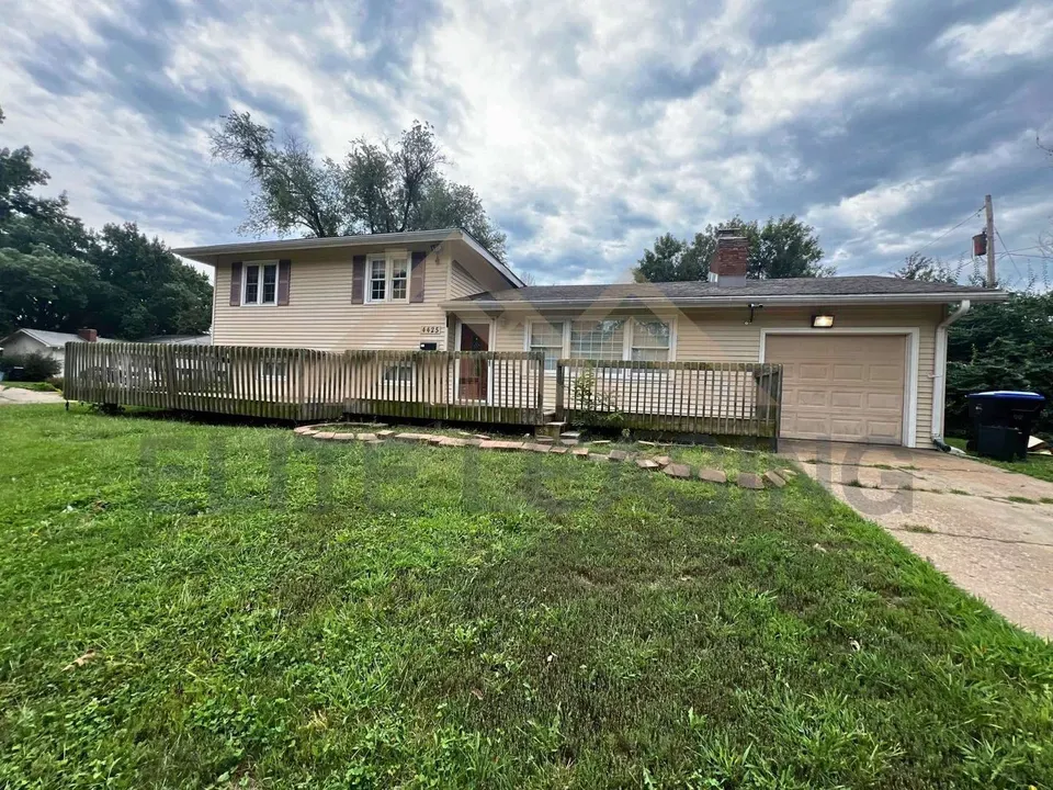 3 Bed 2 Bath Modern Contemporary Residence in Topeka, KS - 1