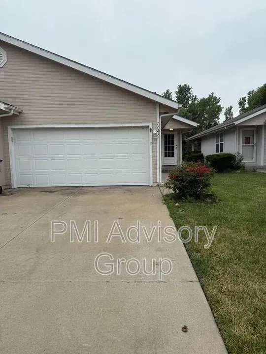 3 Bed 2 Bath Modern Contemporary Residence in Topeka, KS - 1
