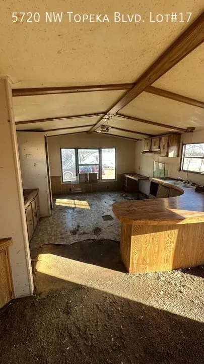 3 Bed 2 Bath Modern Contemporary Residence in Topeka, KS - 2