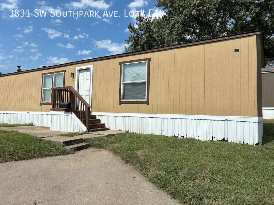 3 Bed 2 Bath Modern Contemporary Residence in Topeka, KS - 1