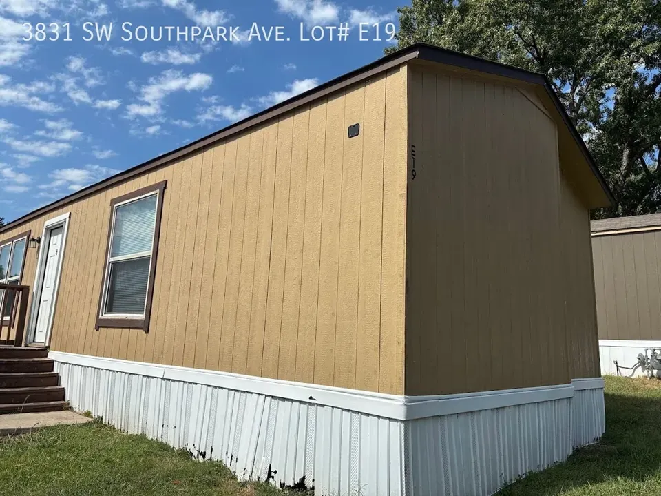 3 Bed 2 Bath Modern Contemporary Residence in Topeka, KS - 2