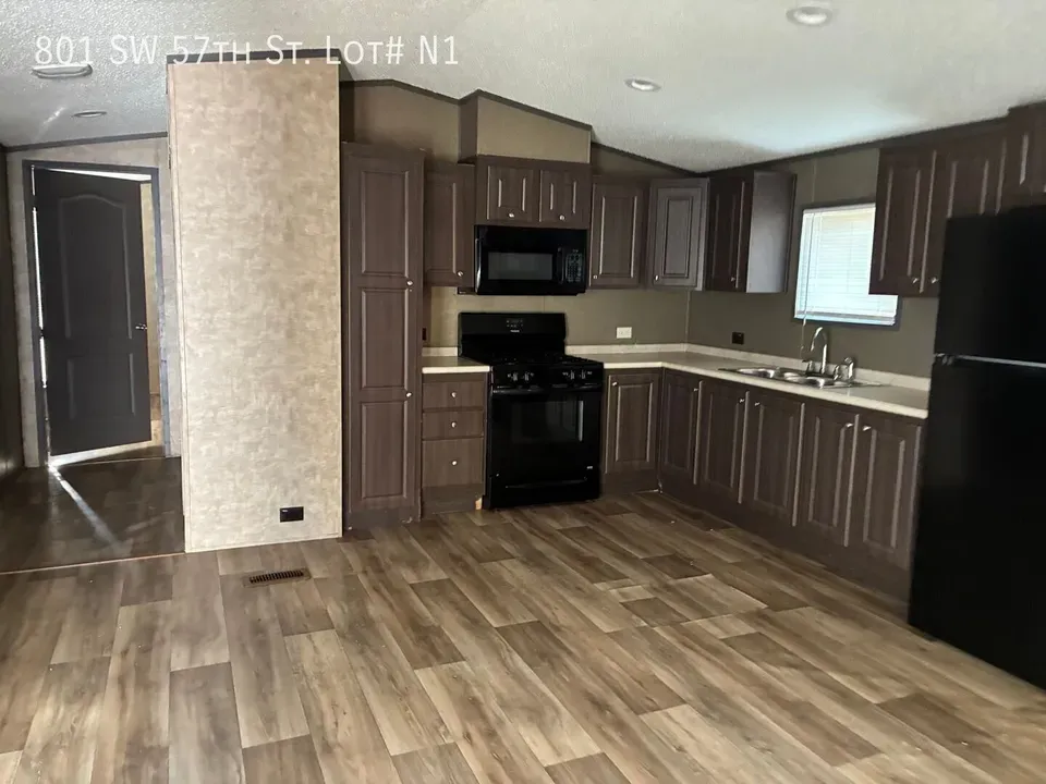3 Bed 2 Bath Modern Contemporary Residence in Topeka, KS - 1