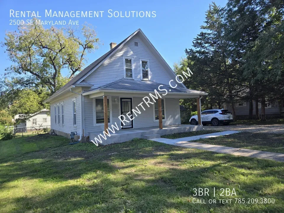 3 Bed 2 Bath Modern Contemporary Residence in Topeka, KS - 2