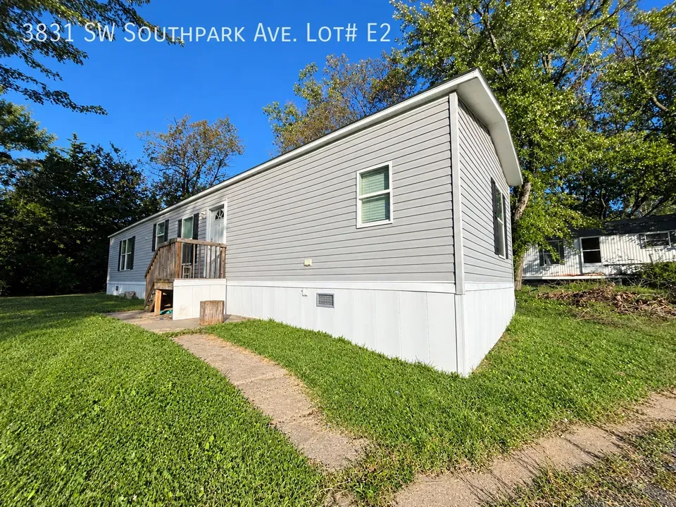 3 Bed 2 Bath Modern Contemporary Residence in Topeka, KS - 2