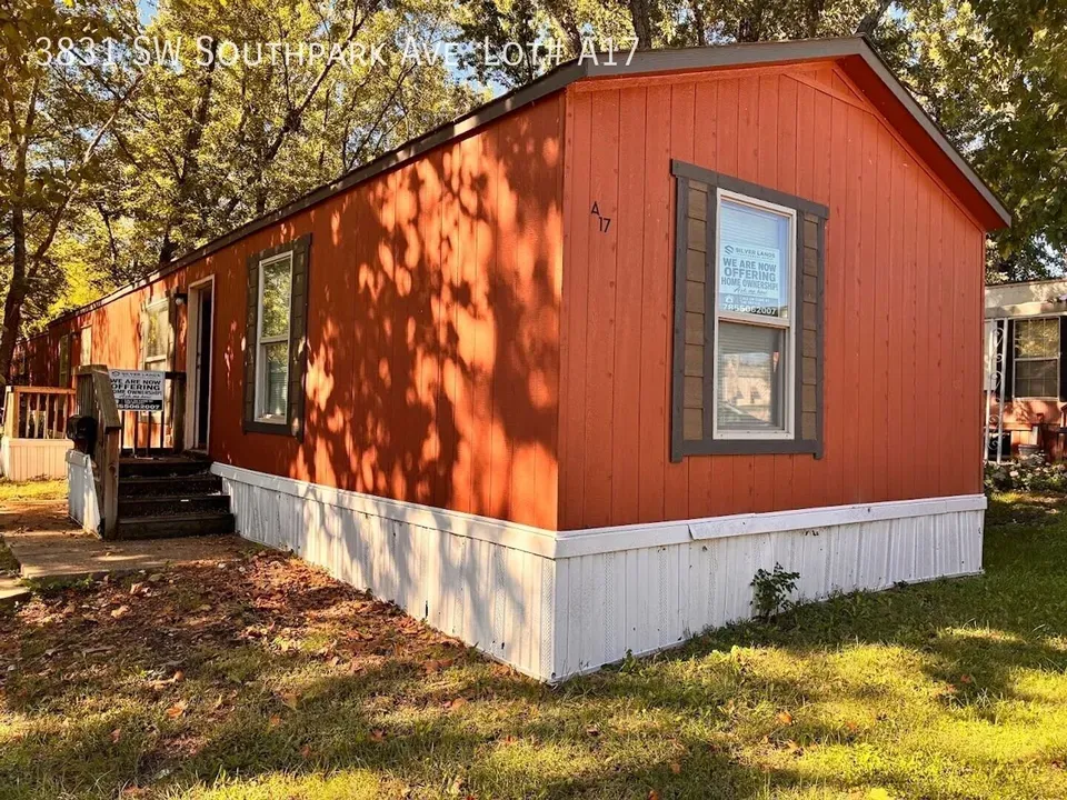 3 Bed 2 Bath Modern Contemporary Residence in Topeka, KS