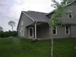 3 Bed 2 Bath Modern Contemporary Residence in Topeka, KS - 2