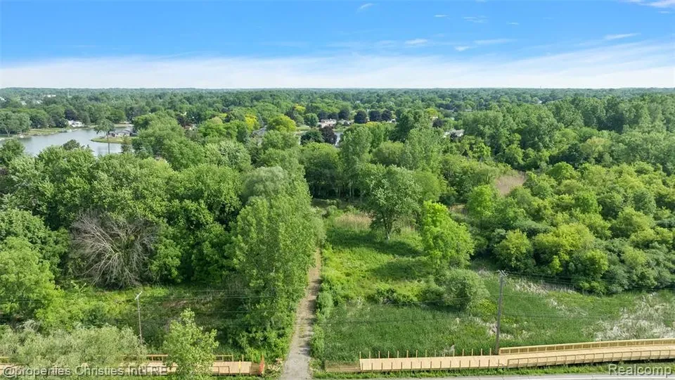 3 Bed 2 Bath Modern Contemporary Residence in Troy, MI