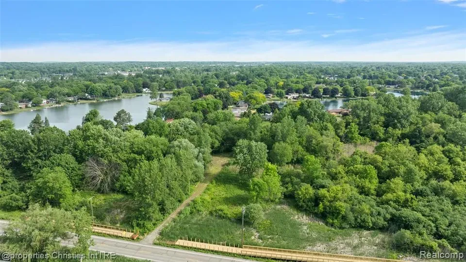 3 Bed 2 Bath Modern Contemporary Residence in Troy, MI - 2