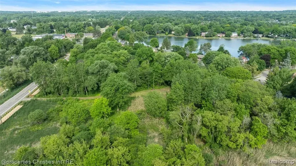 3 Bed 2 Bath Modern Contemporary Residence in Troy, MI - 3