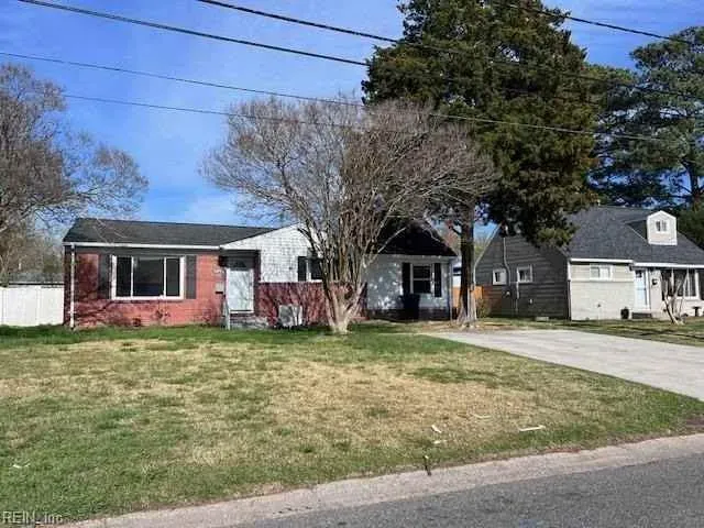 3 Bed 2 Bath Modern Contemporary Residence in Virginia Beach, VA