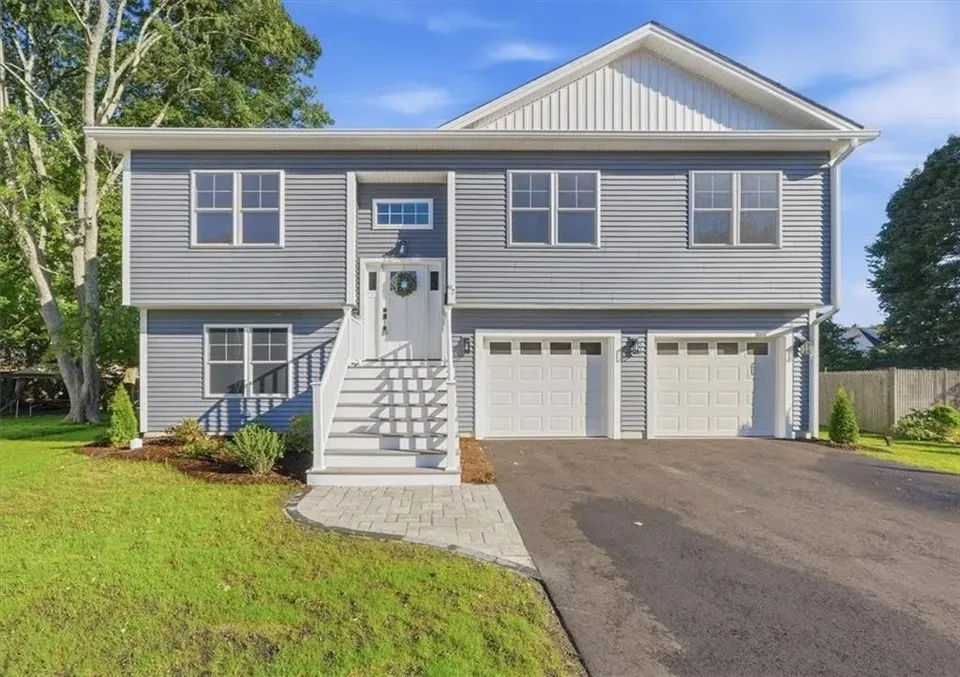 3 Bed 2 Bath Modern Contemporary Residence in Warwick, RI