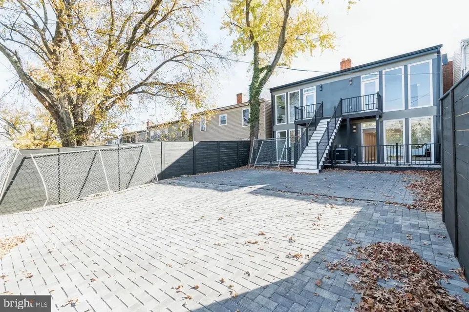 3 Bed 2 Bath Modern Contemporary Residence in Washington, DC