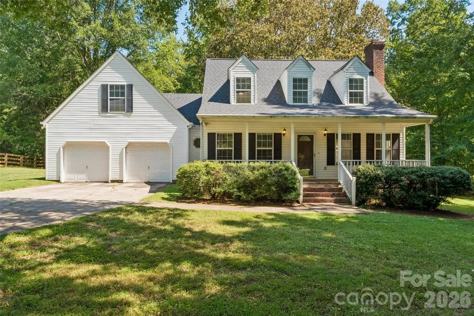 3 Bed 2 Bath Modern Farmhouse in Charlotte, NC