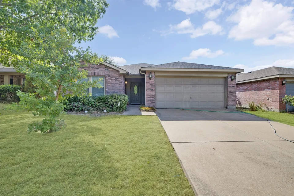 3 Bed 2 Bath Modern Farmhouse in Dallas, TX