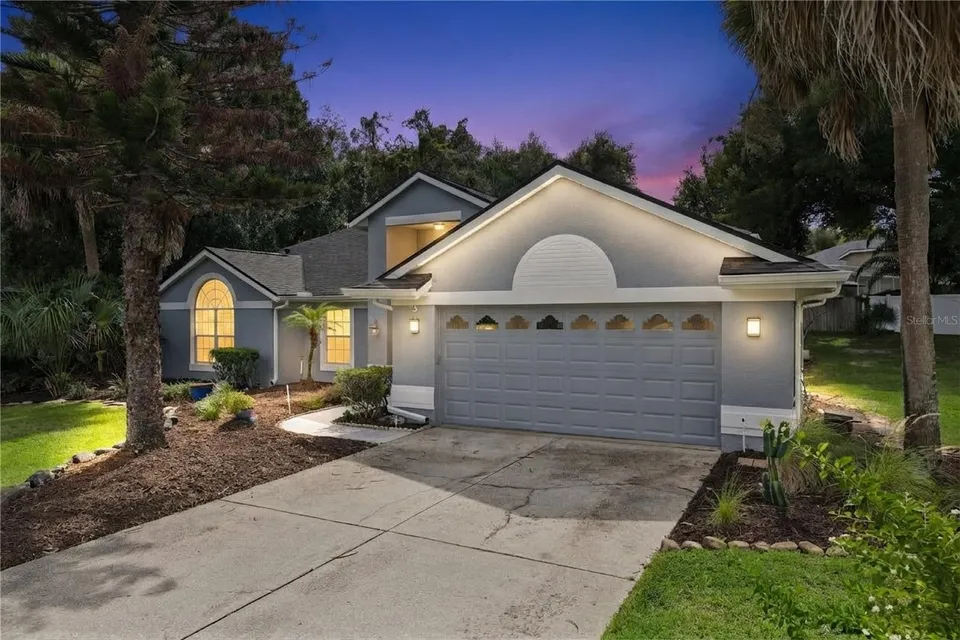 3 Bed 2 Bath Transitional Coastal in Orlando, FL