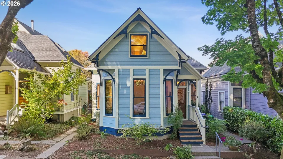 3 Bed 2 Bath Classic Historic Era Home in Portland, OR