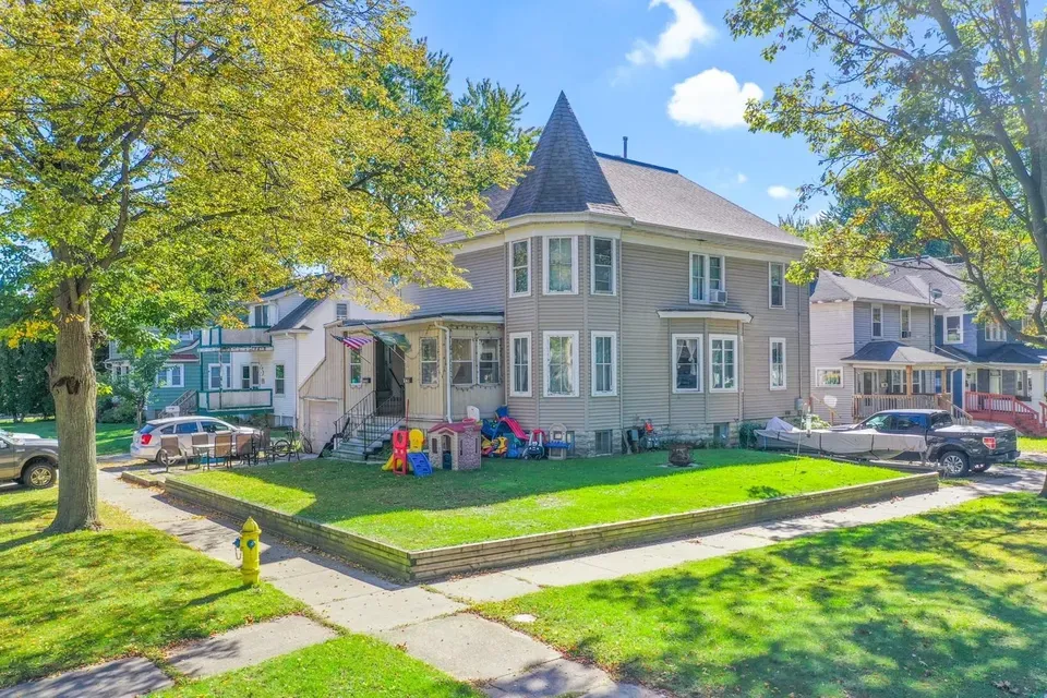 3 Bed 2 Bath Multi-Unit Residential Property in Green Bay, WI