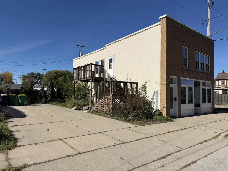 3 Bed 2 Bath Multi-Unit Residential Property in Green Bay, WI - 2