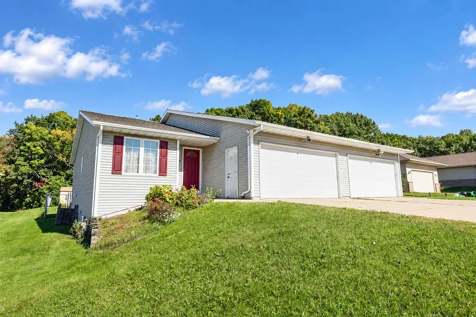 3 Bed 2 Bath Multi-Unit Residential Property in Green Bay, WI - 2