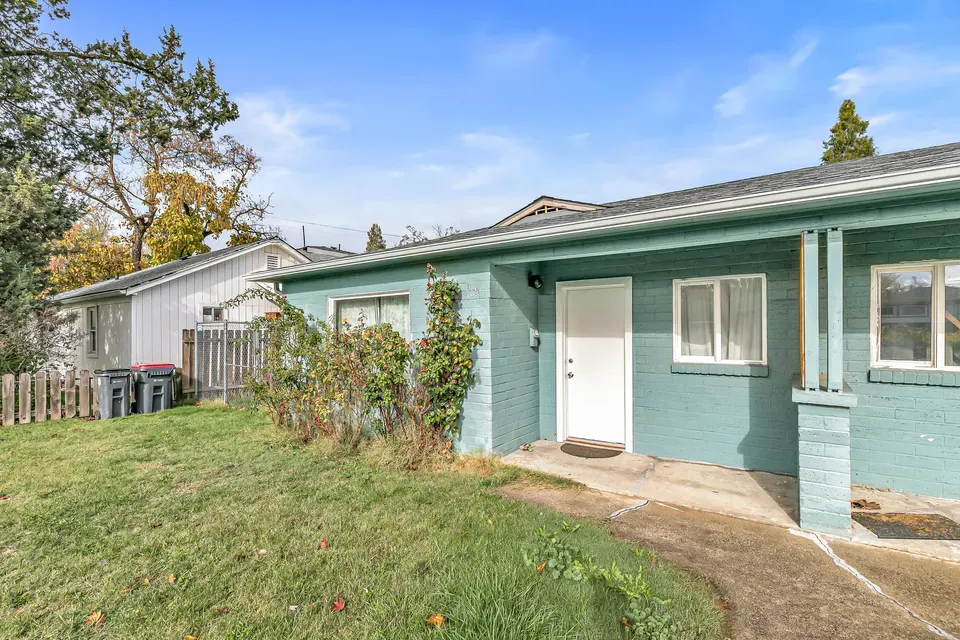 3 Bed 2 Bath Multi-Unit Residential Property in Medford, OR - 3