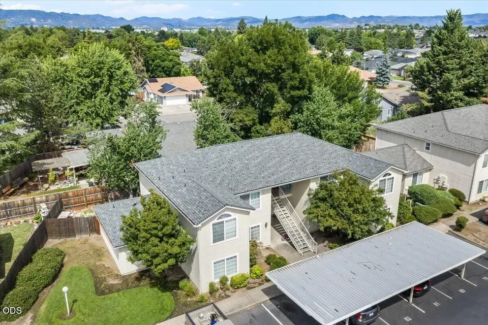 3 Bed 2 Bath Multi-Unit Residential Property in Medford, OR - 1