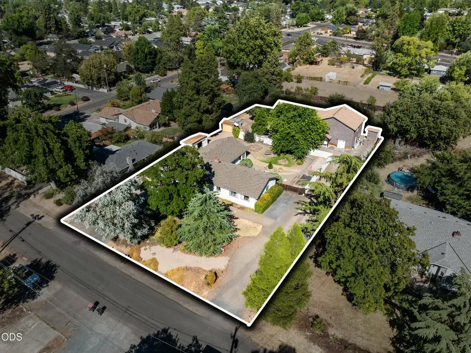 3 Bed 2 Bath Multi-Unit Residential Property in Medford, OR - 1