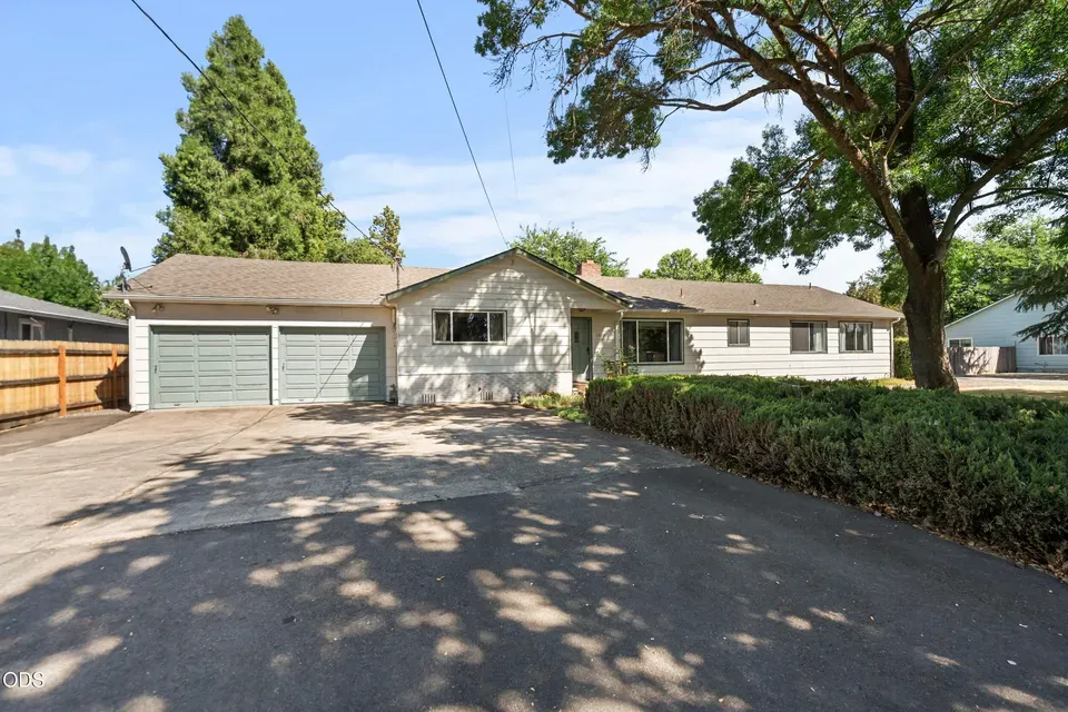 3 Bed 2 Bath Multi-Unit Residential Property in Medford, OR - 2