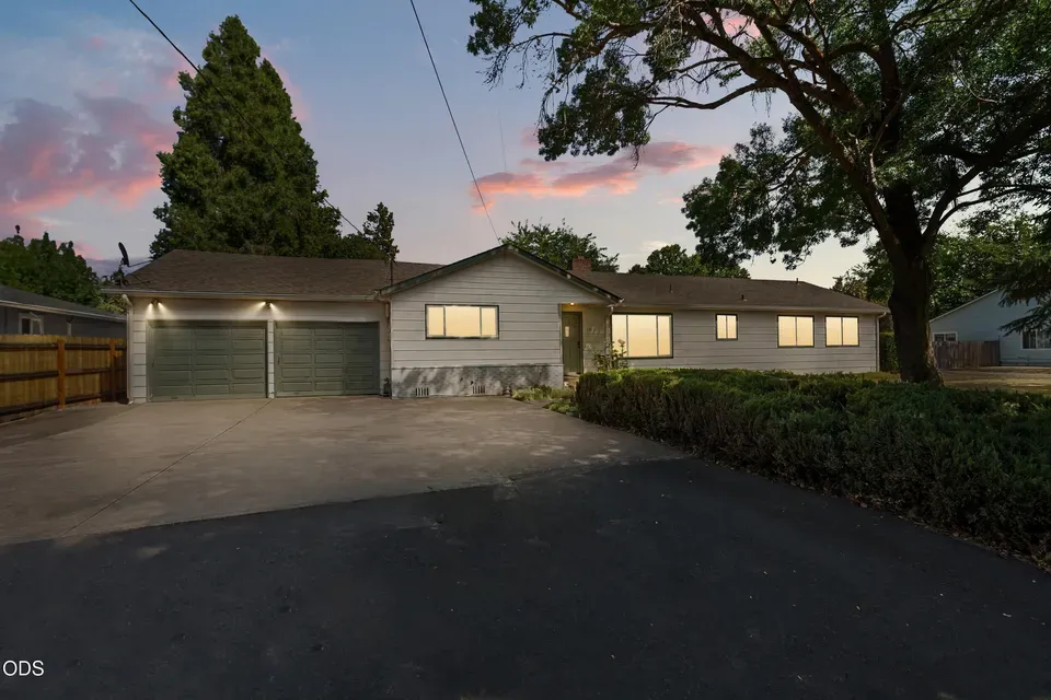 3 Bed 2 Bath Multi-Unit Residential Property in Medford, OR - 3