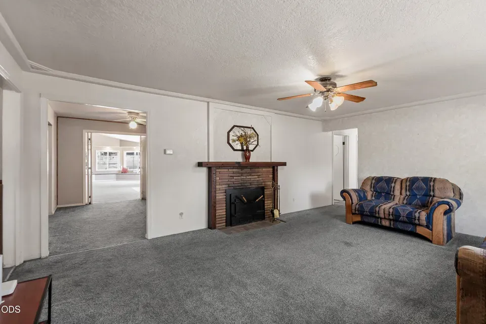 3 Bed 2 Bath Multi-Unit Residential Property in Medford, OR - 4