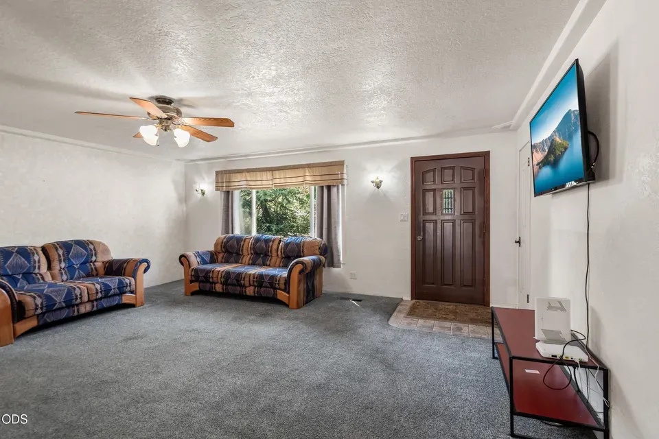 3 Bed 2 Bath Multi-Unit Residential Property in Medford, OR - 5