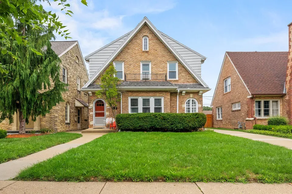 3 Bed 2 Bath Multi-Unit Residential Property in Milwaukee, WI - 1