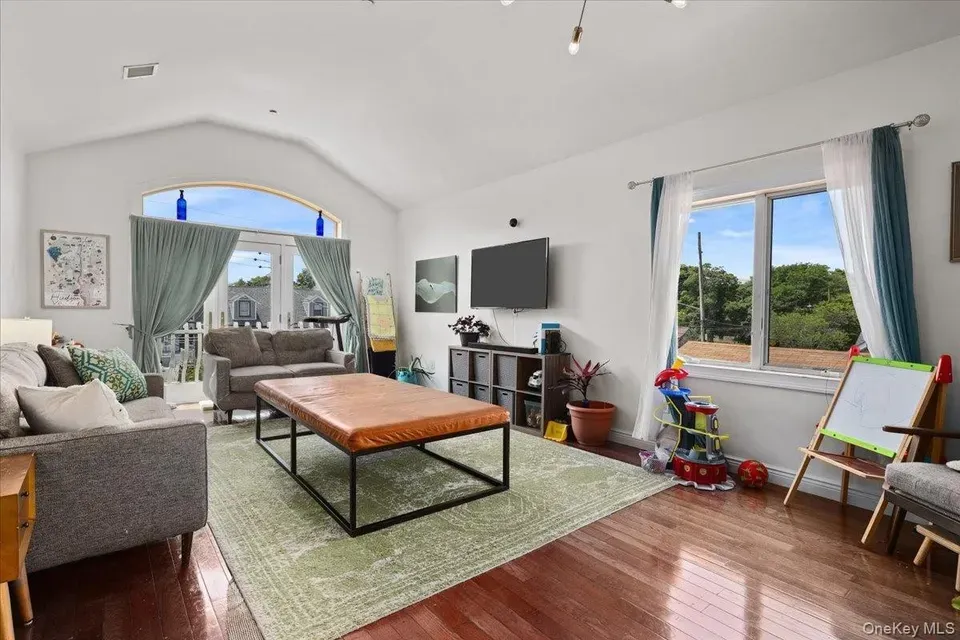 3 Bed 2 Bath Multi-Unit Residential Property in New York, NY - 2