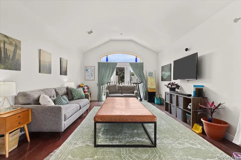 3 Bed 2 Bath Multi-Unit Residential Property in New York, NY - 3