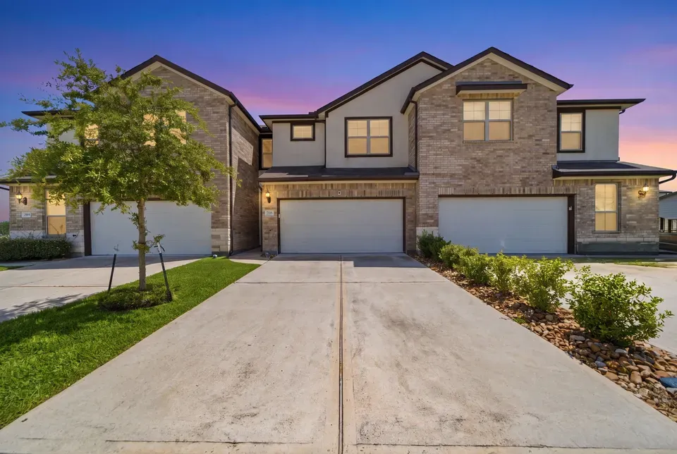 3 Bed 2 Bath Multi-Unit Residential Property in Pearland, TX