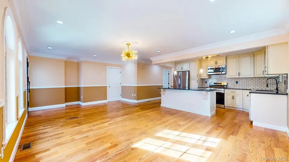 3 Bed 2 Bath Multi-Unit Residential Property in Queens, NY - 4