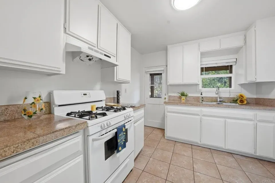 3 Bed 2 Bath Multi-Unit Residential Property in San Diego, CA - 3