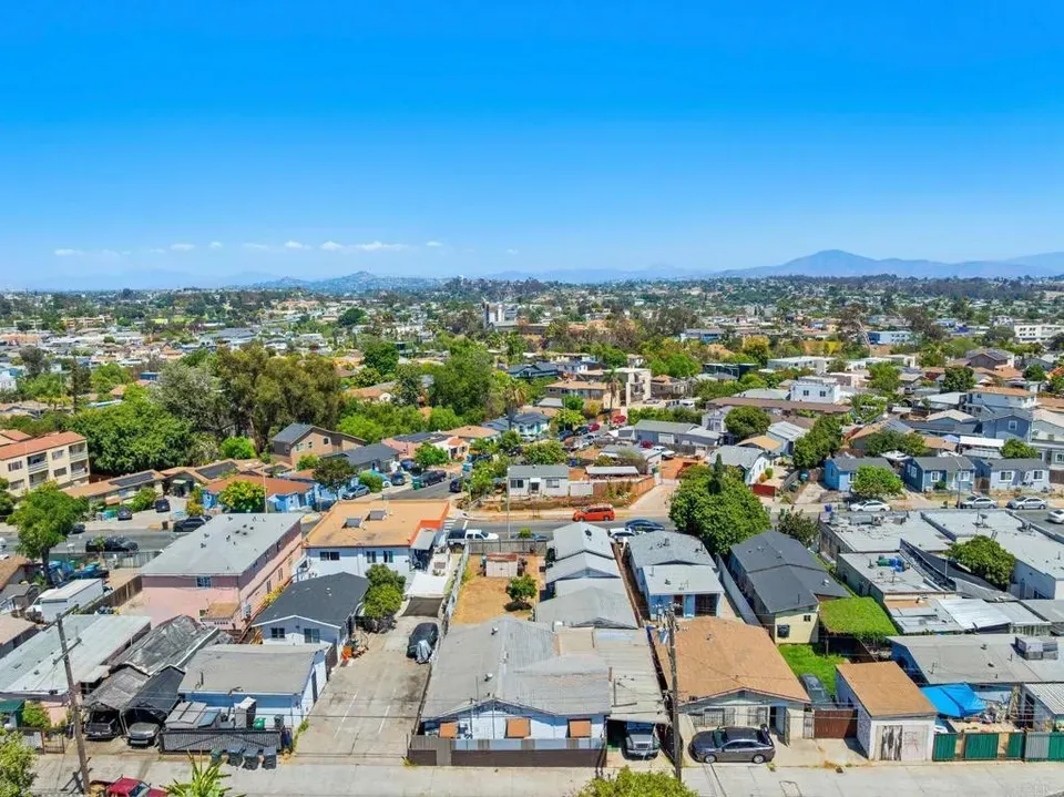 3 Bed 2 Bath Multi-Unit Residential Property in San Diego, CA - 3