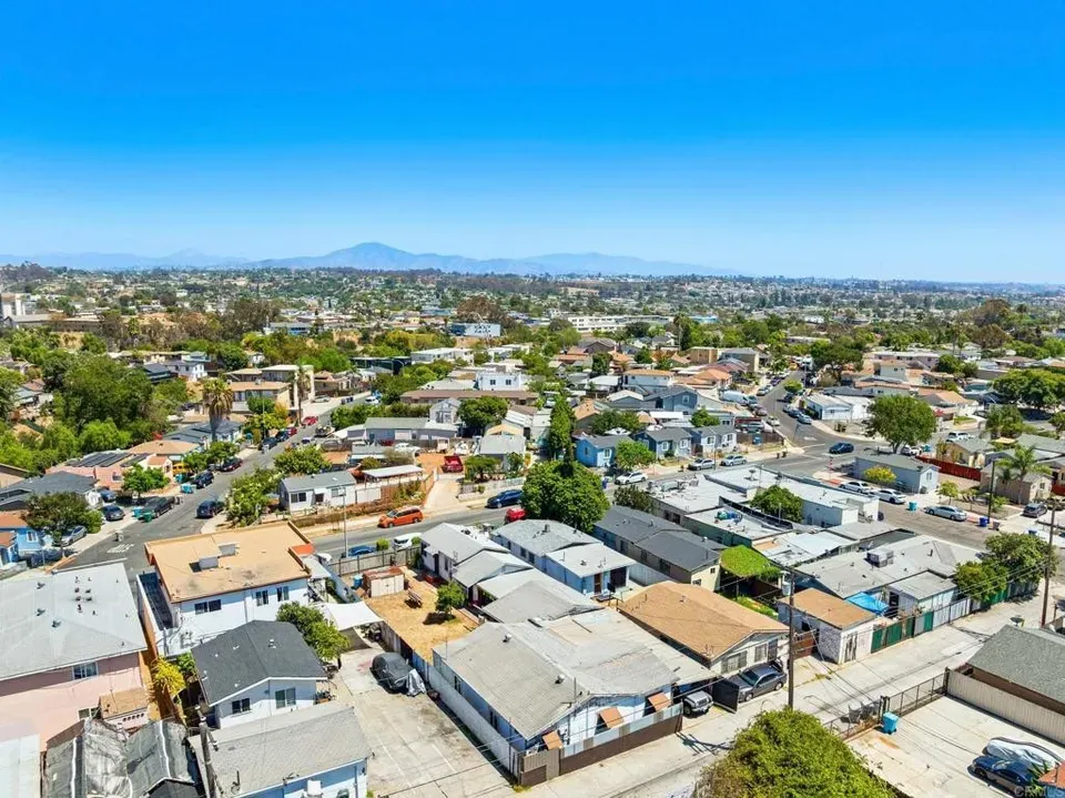 3 Bed 2 Bath Multi-Unit Residential Property in San Diego, CA - 4