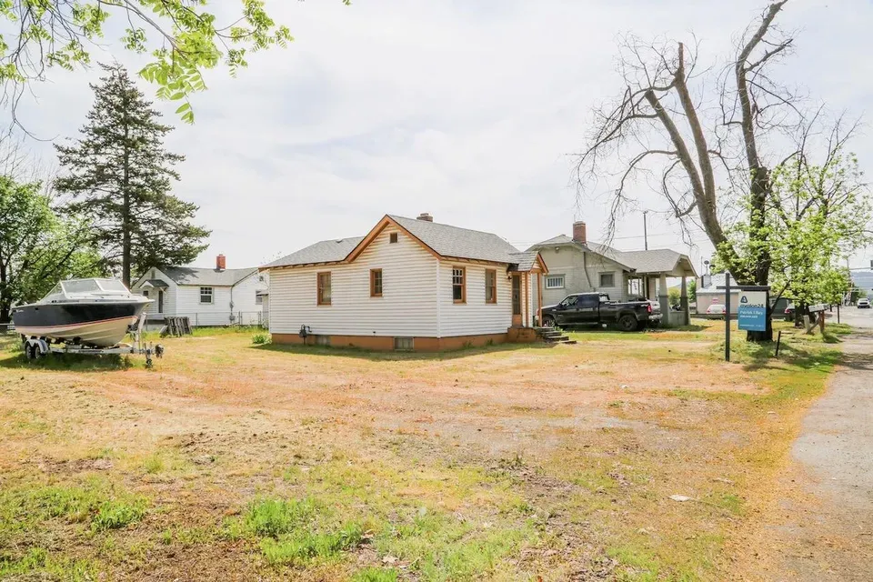 3 Bed 2 Bath Multi-Unit Residential Property in Spokane, WA - 4