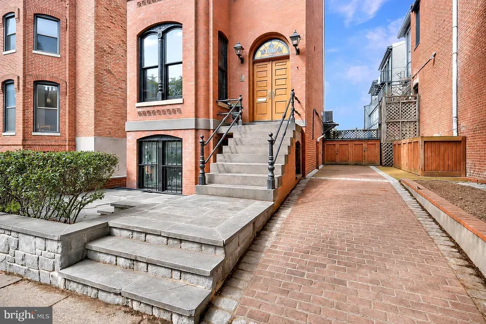 3 Bed 2 Bath Multi-Unit Residential Property in Washington, DC - 2