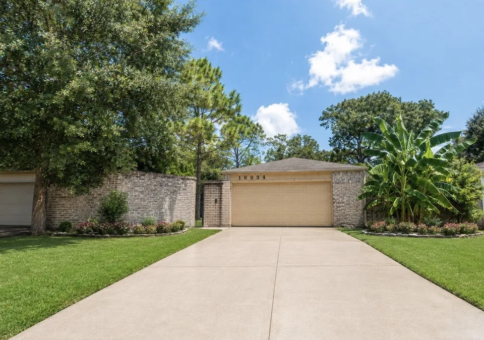 3 Bed 2 Bath Traditional Craftsman in Houston, TX