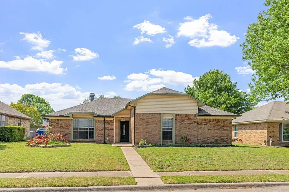 3 Bed 2 Bath Traditional Suburban Family Home in Allen, TX