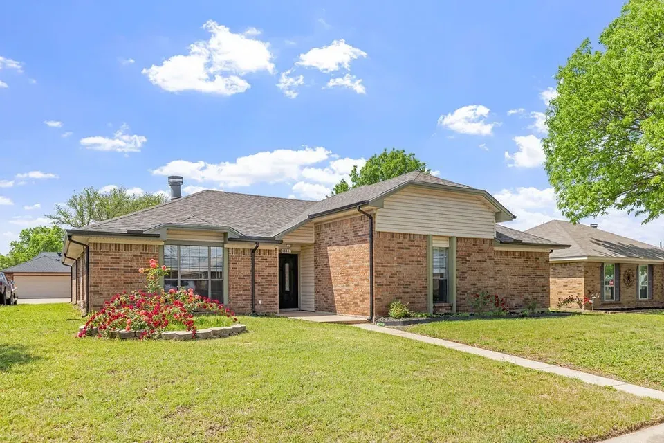 3 Bed 2 Bath Traditional Suburban Family Home in Allen, TX - 3