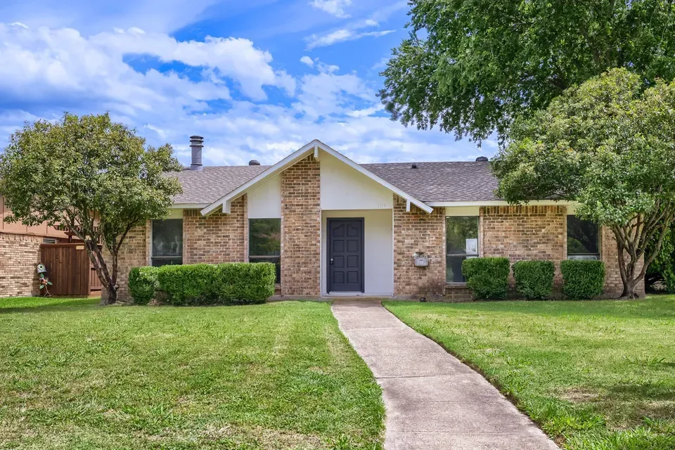 3 Bed 2 Bath Traditional Suburban Family Home in Allen, TX - 1