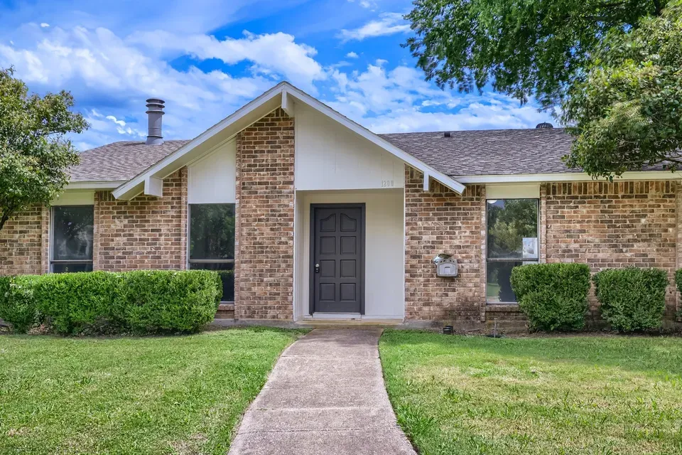 3 Bed 2 Bath Traditional Suburban Family Home in Allen, TX - 3